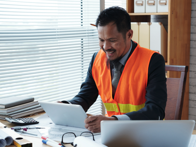 Business skills image: A contractor working at a computer.